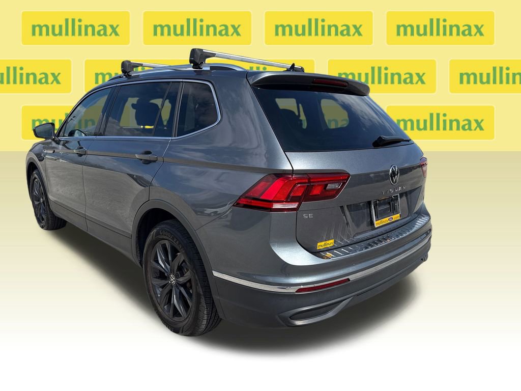 Used 2024 Volkswagen Tiguan SE w/ Panoramic Sunroof Package image 10