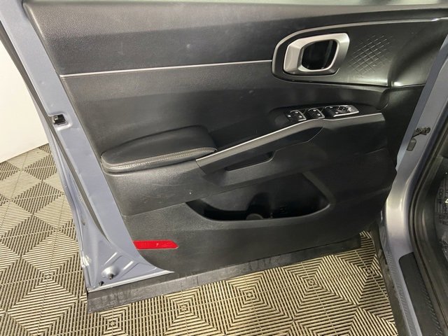 Used 2021 Kia Sorento LX image 17