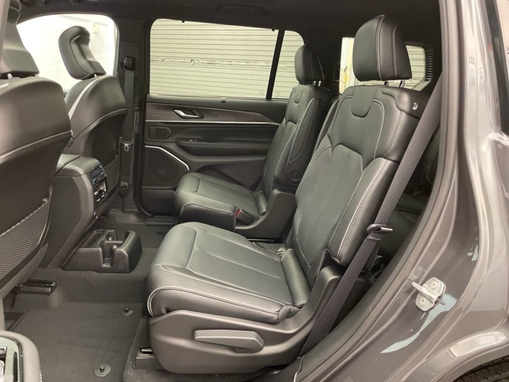 New 2025 Jeep Grand Cherokee L Overland w/ Luxury Tech Group IV AWD/4WD image 20