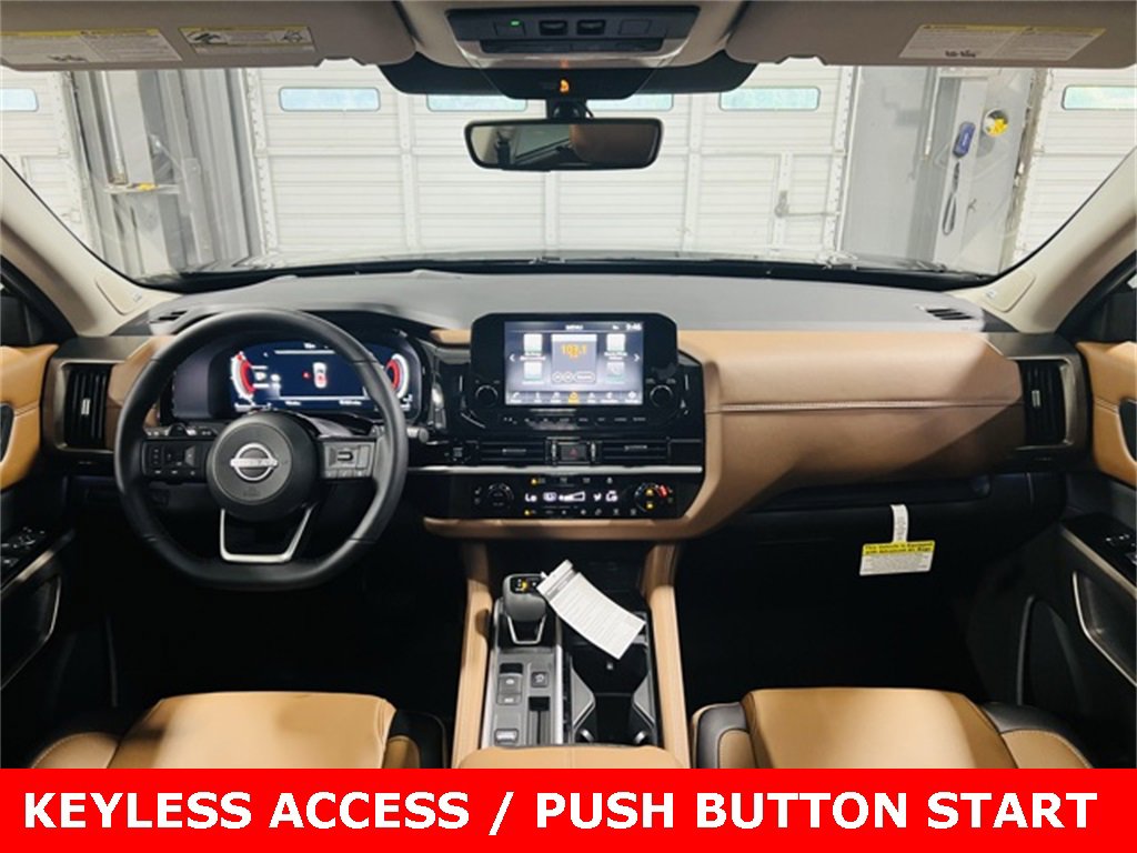 New 2025 Nissan Pathfinder Platinum image 4
