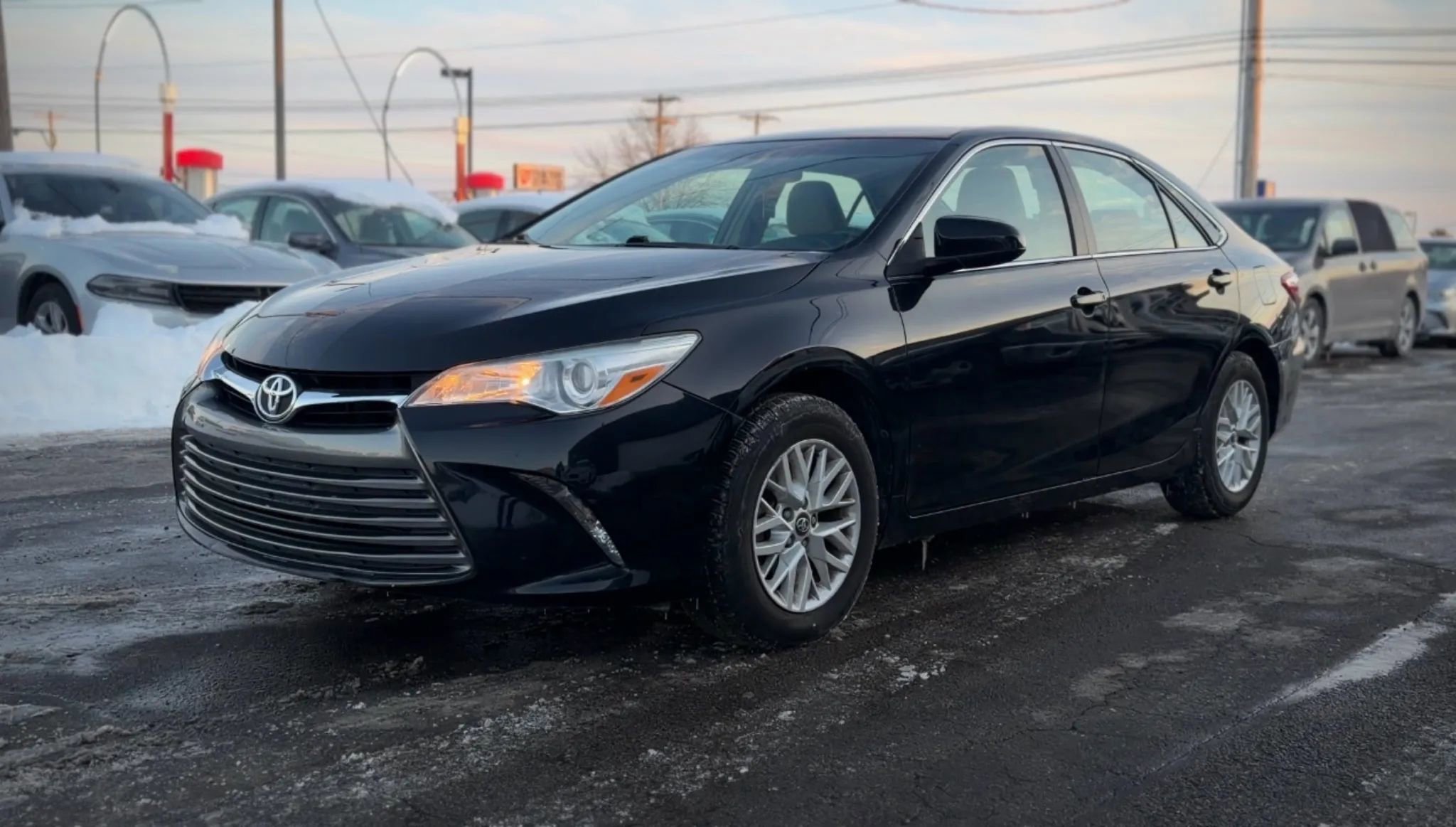 Used 2017 Toyota Camry LE image 6