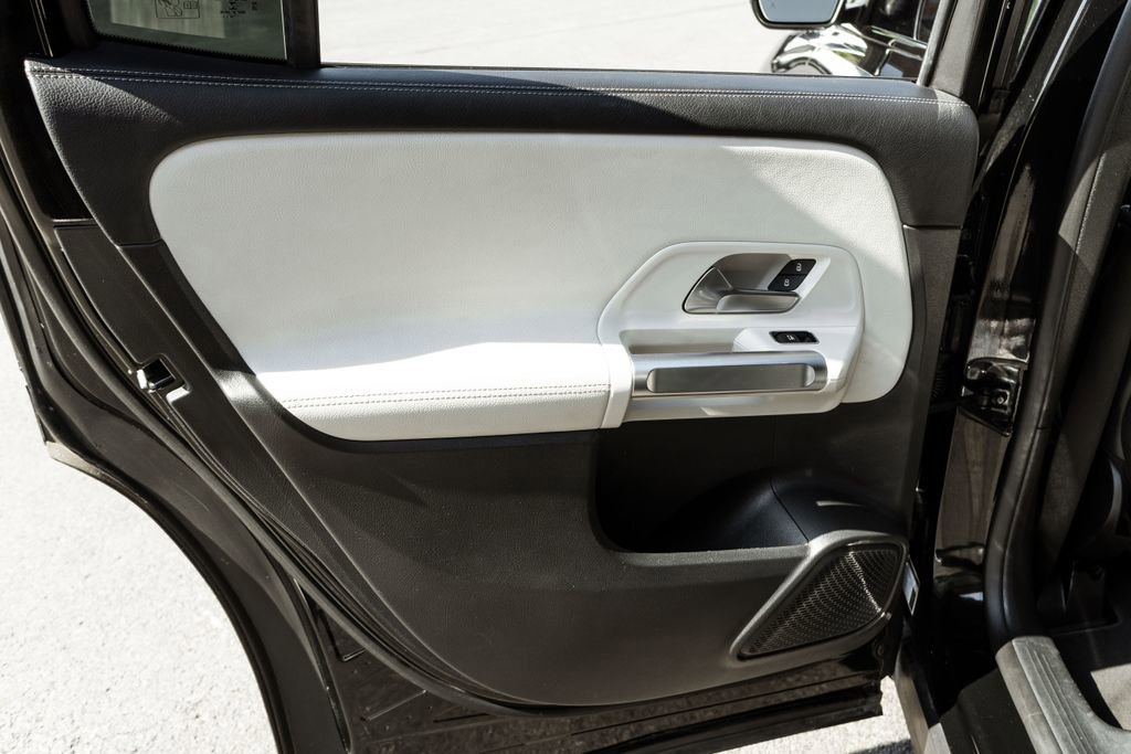 Used 2022 Mercedes-Benz GLB 35 AMG 4MATIC image 28