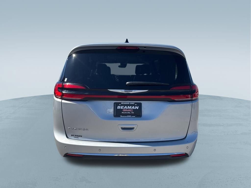 Used 2024 Chrysler Pacifica Touring-L image 7