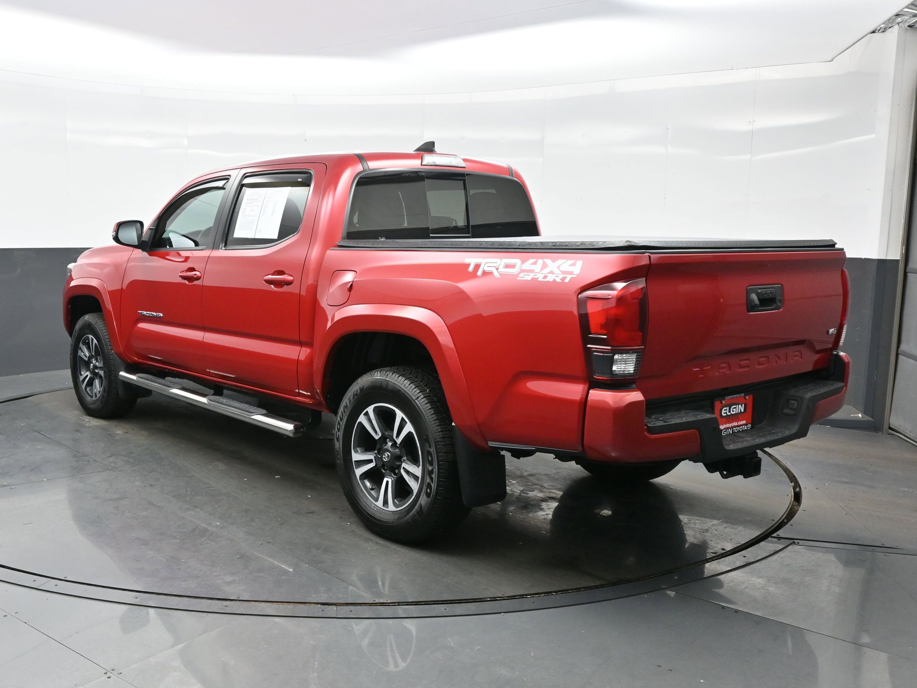 Used 2019 Toyota Tacoma TRD Sport image 4