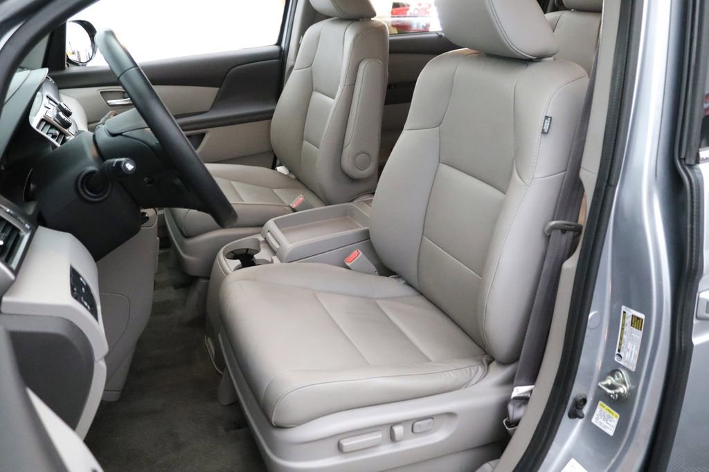 Used 2016 Honda Odyssey Touring image 2