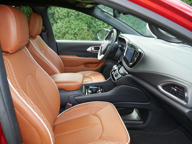 Used 2025 Chrysler Pacifica Pinnacle FWD image 28