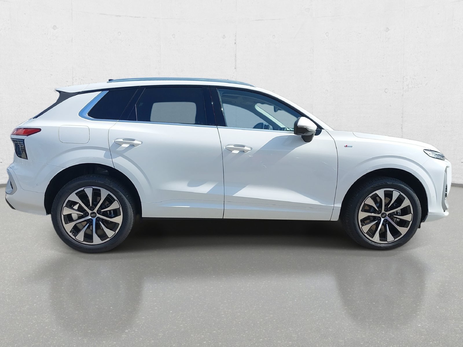 New 2026 Audi Q3 quattro 2.0T AWD/4WD image 4