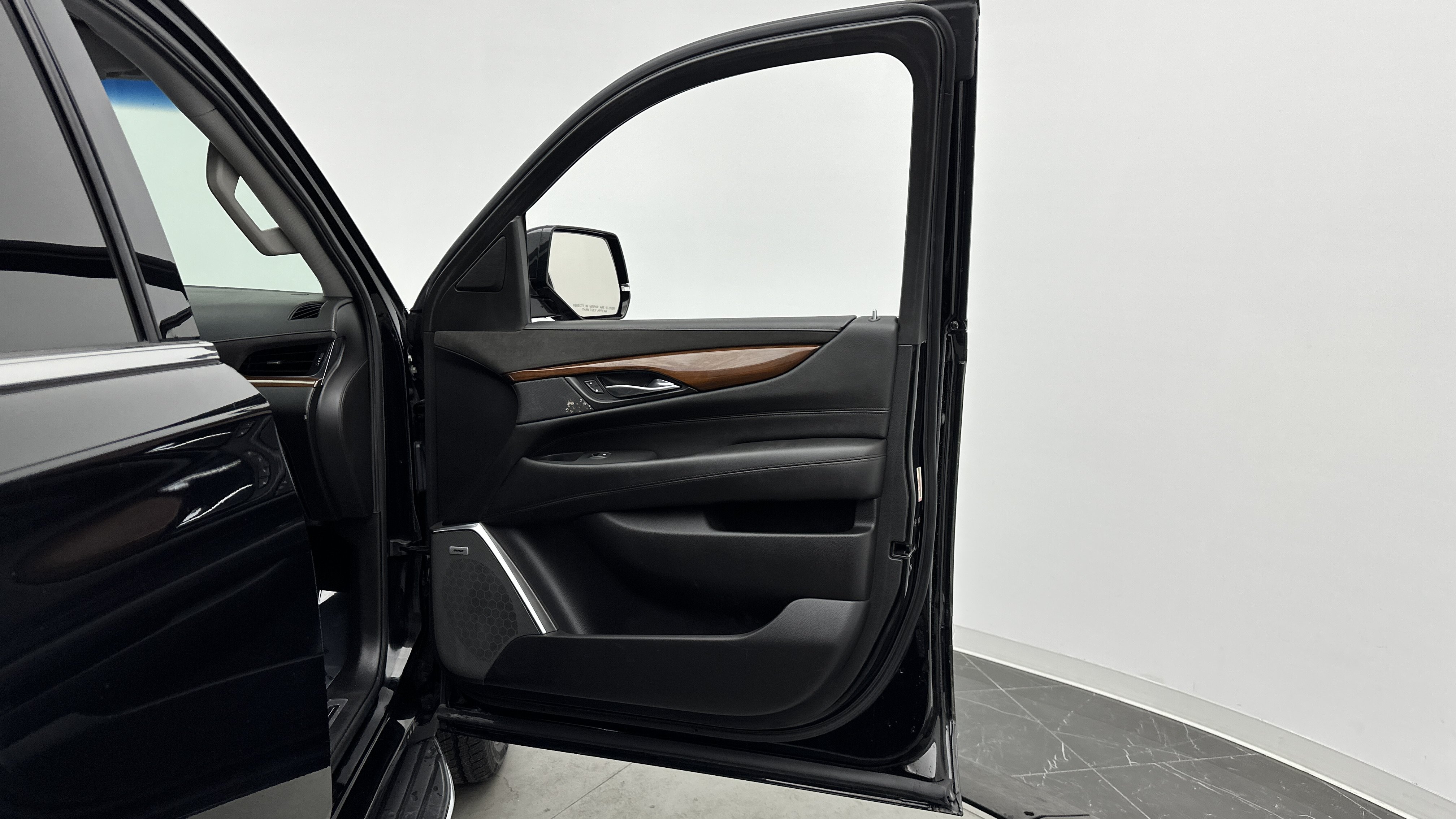 Used 2018 Cadillac Escalade ESV 4WD image 36