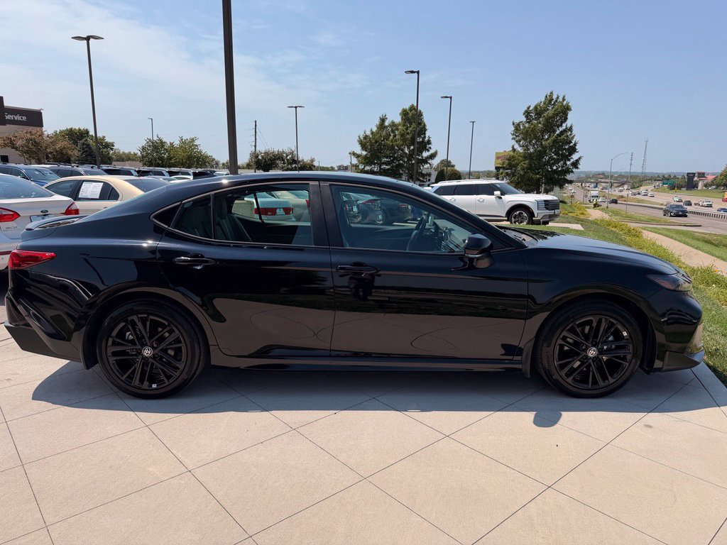 Used 2025 Toyota Camry SE AWD/4WD image 10