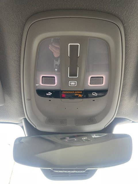 Certified 2024 Volvo XC40 B5 Plus w/ Protection Package Premier image 25