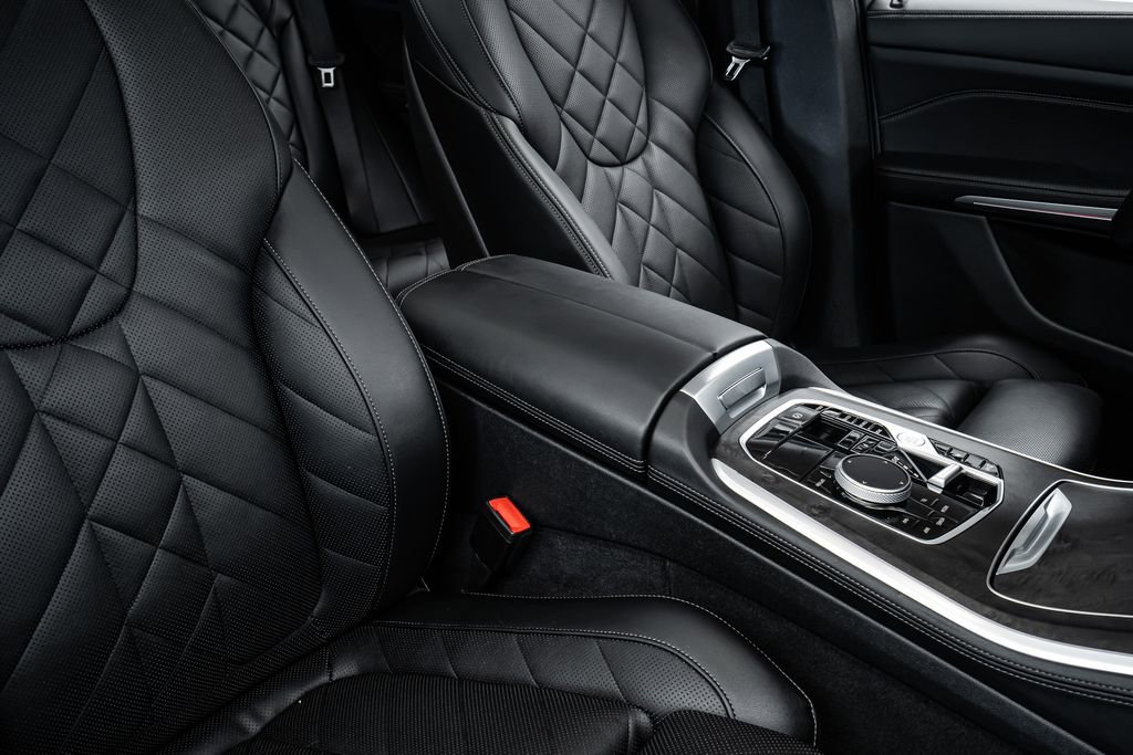 Used 2024 BMW X5 sDrive40i w/ M Sport Package image 31