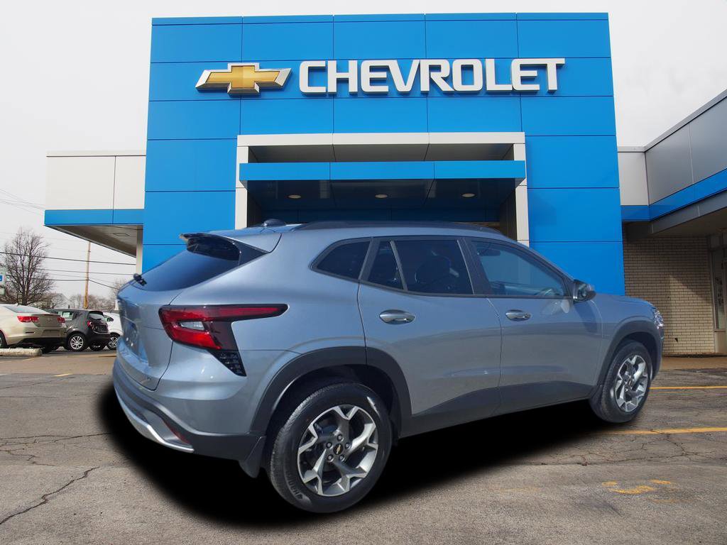 New 2025 Chevrolet Trax LT w/ LT Convenience Package image 3