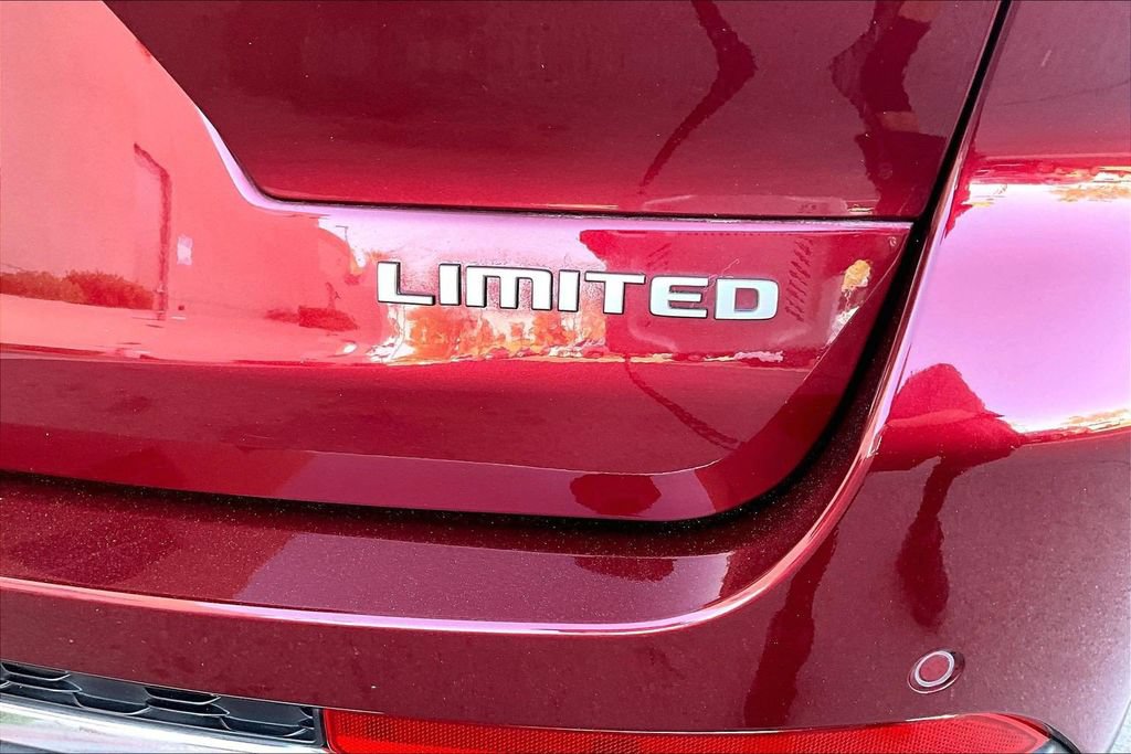 Used 2025 Jeep Grand Cherokee L Limited RWD image 8