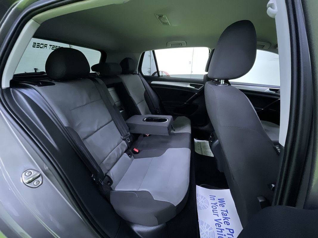 Used 2015 Volkswagen e-Golf Limited Edition image 28