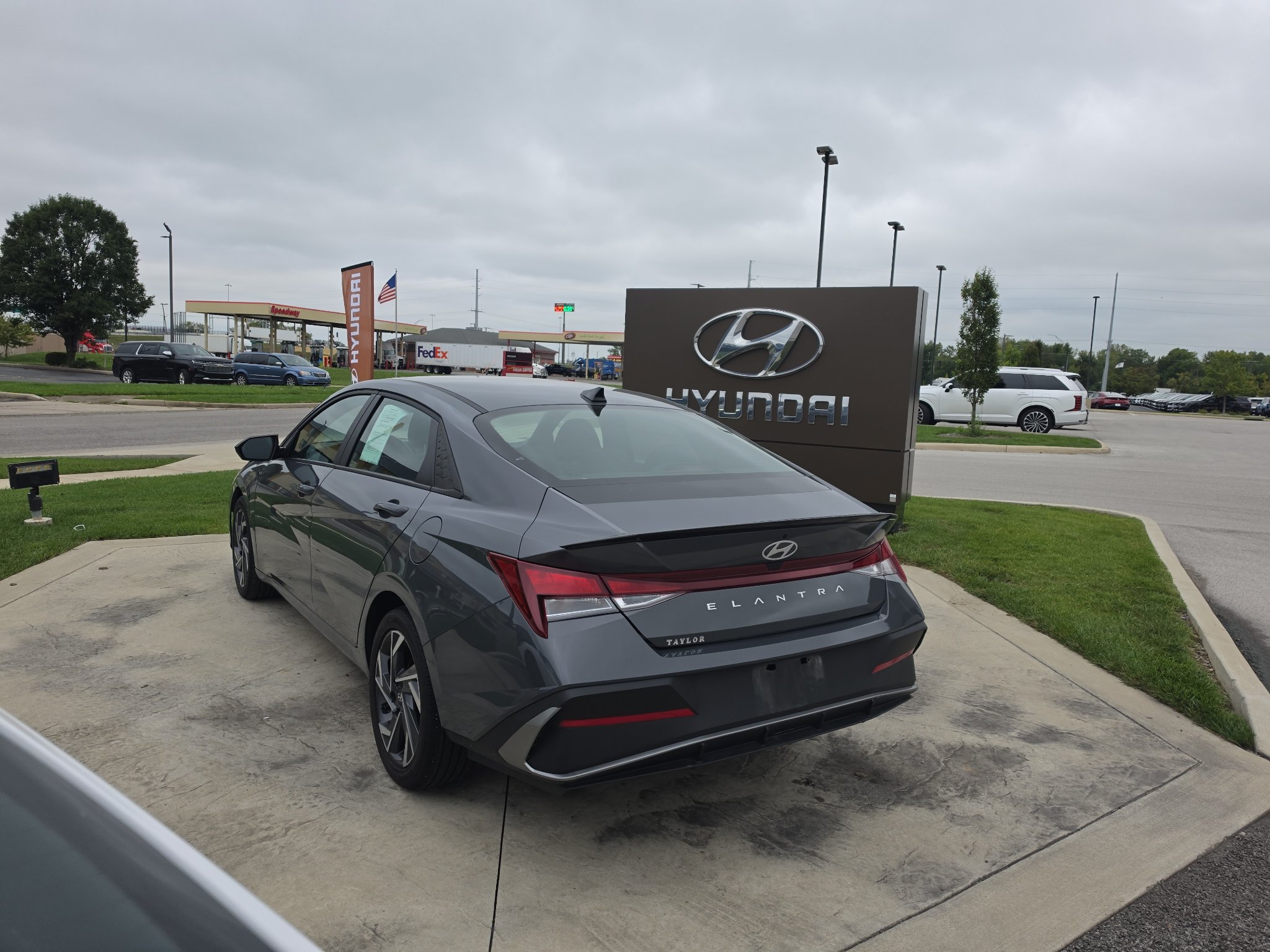 Used 2025 Hyundai Elantra Sport FWD image 7
