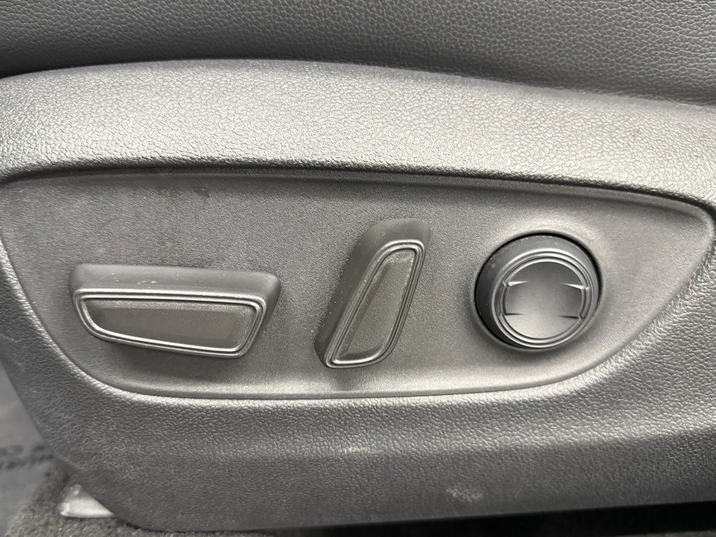 Used 2024 Toyota Highlander LE image 18