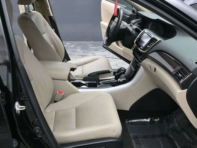 Used 2017 Honda Accord EX-L image 10