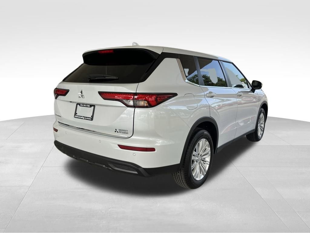 Used 2024 Mitsubishi Outlander ES image 3