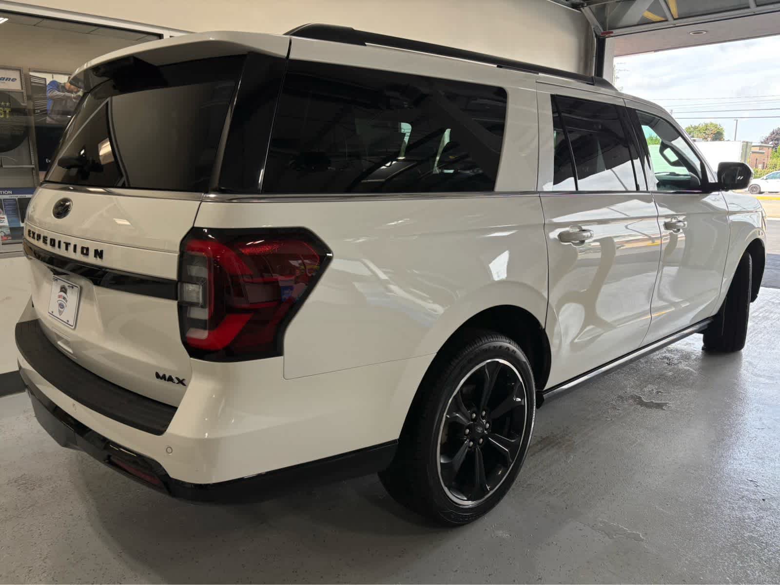 Certified 2022 Ford Expedition Max Limited AWD/4WD image 8