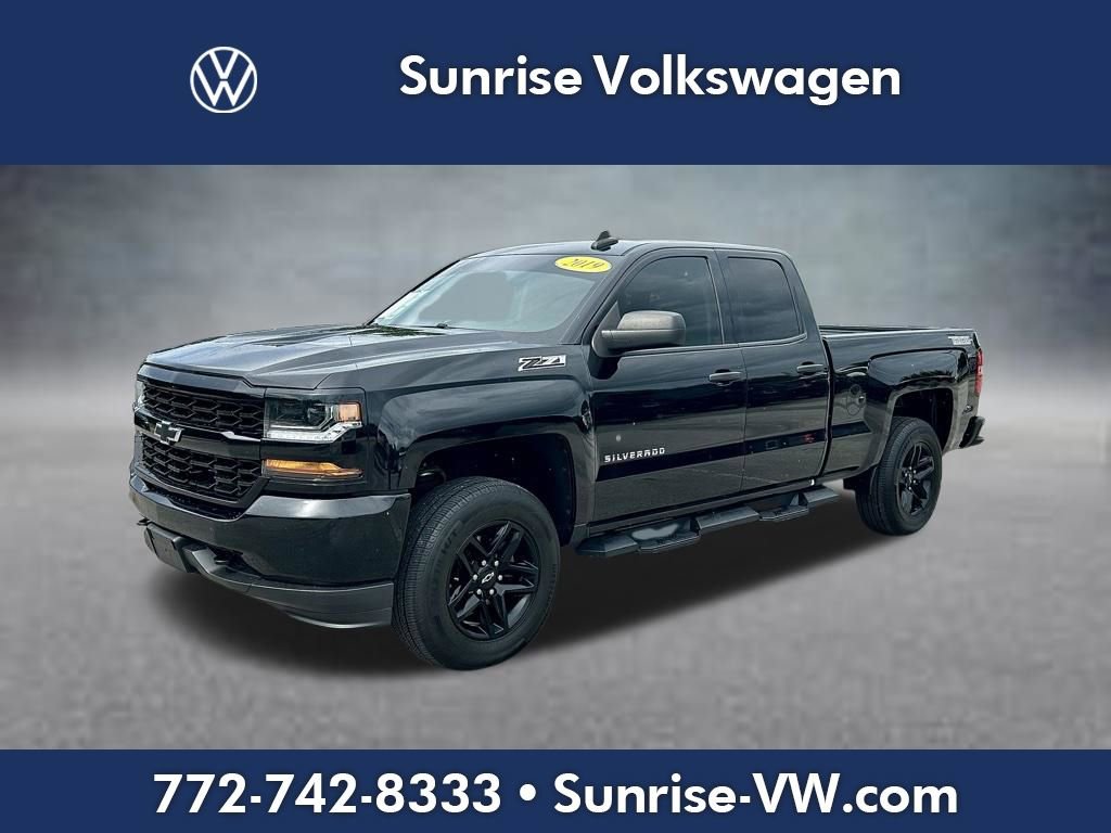 Used 2019 Chevrolet Silverado 1500 Custom w/ Custom Convenience Package AWD/4WD image 1