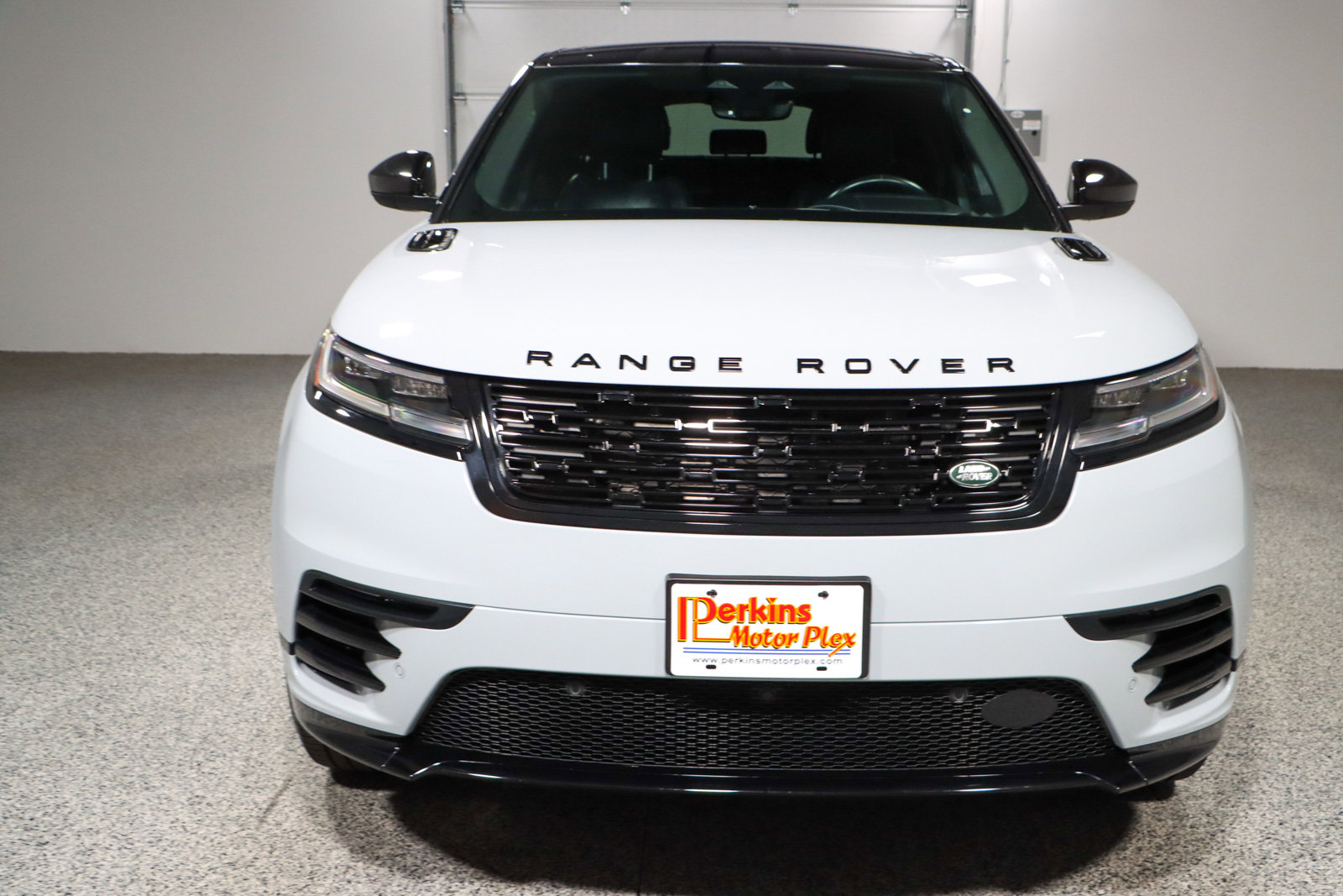 Used 2024 Land Rover Range Rover Velar Dynamic SE image 4