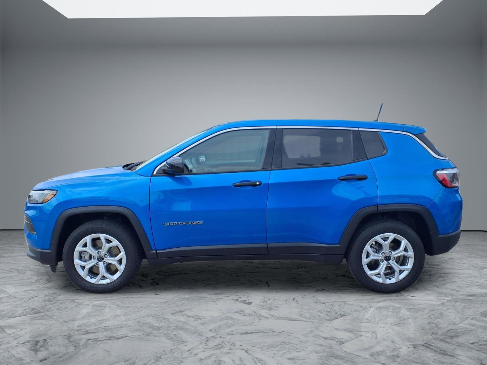 Used 2025 Jeep Compass Sport image 4