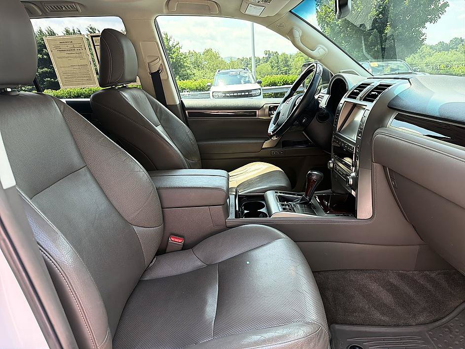 Used 2015 Lexus GX 460 w/ Premium Package AWD/4WD image 19