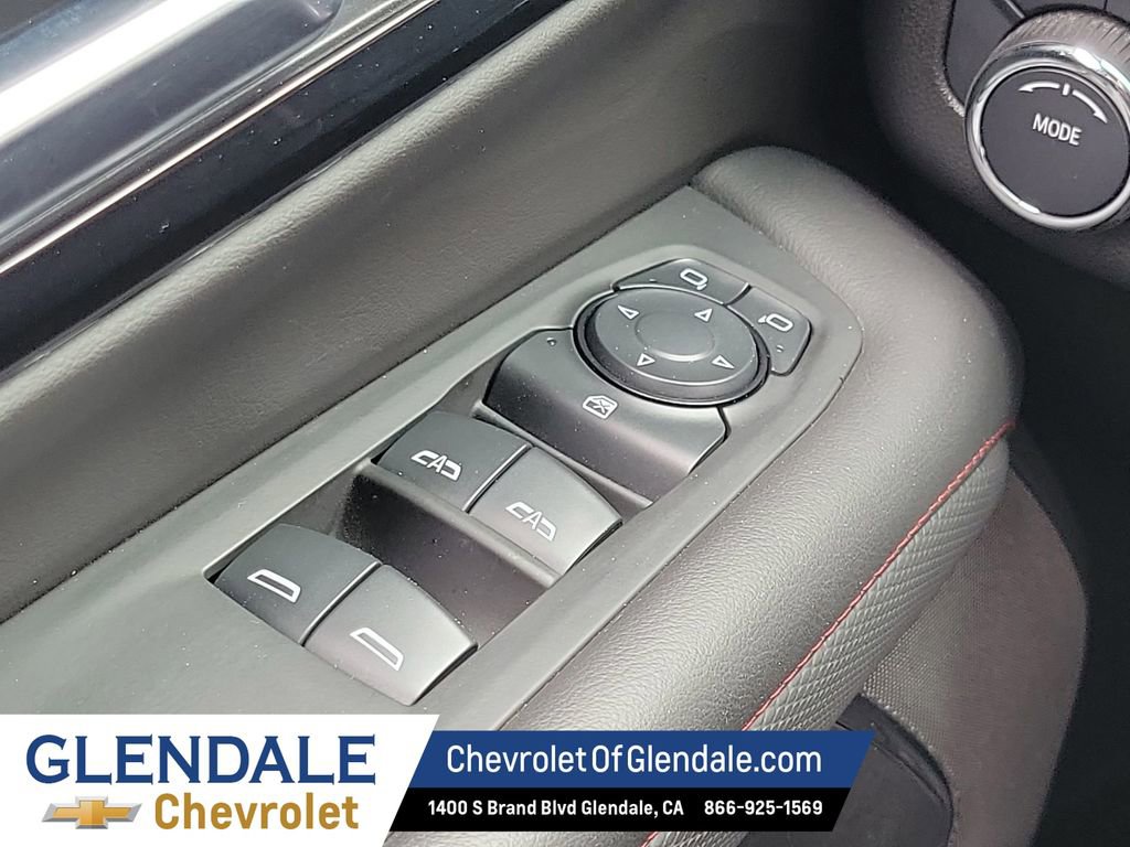 Certified 2025 Chevrolet Suburban RST image 32