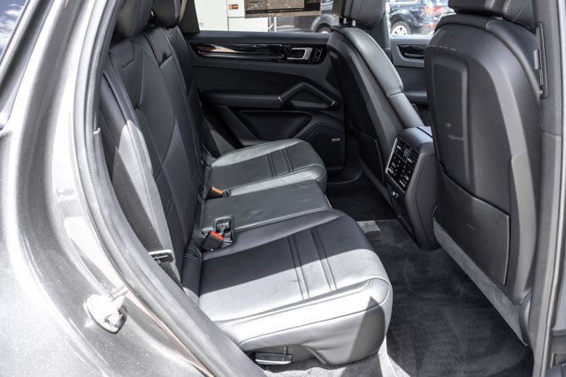 Used 2021 Porsche Cayenne S AWD/4WD image 25