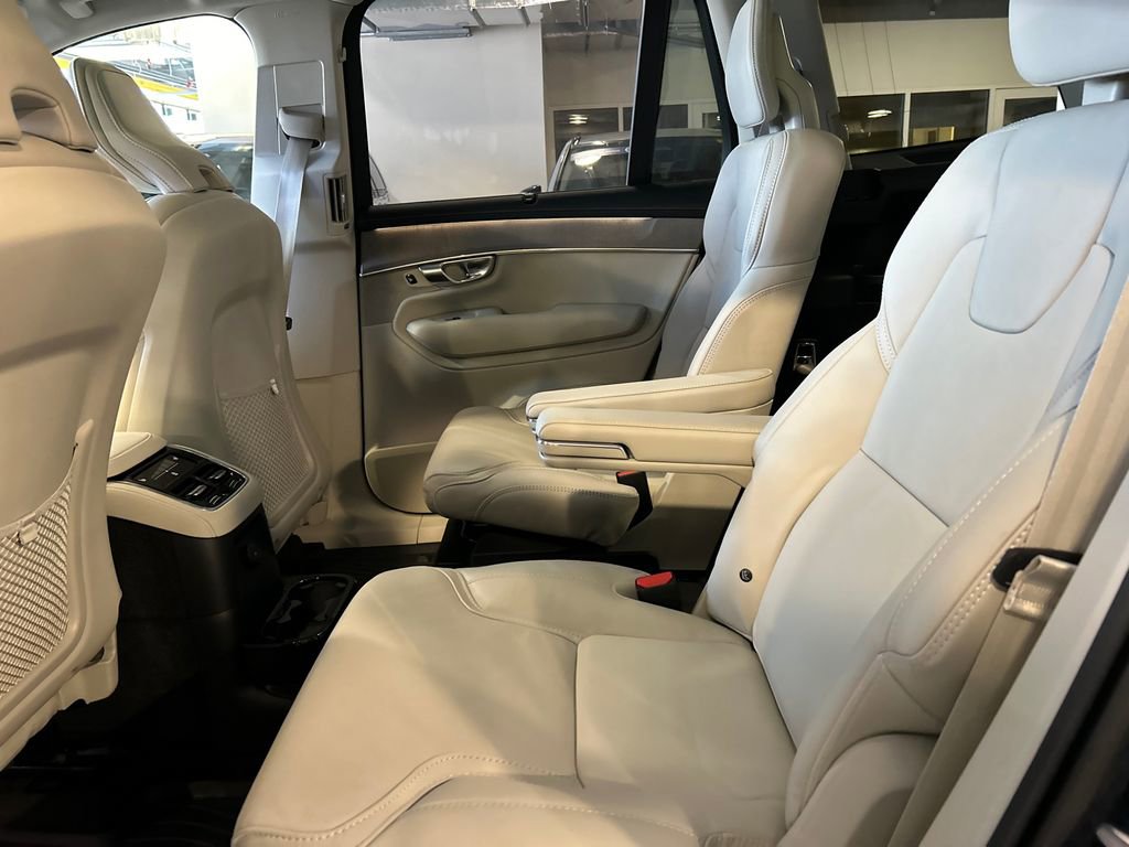 Certified 2025 Volvo XC90 T8 Ultra image 24