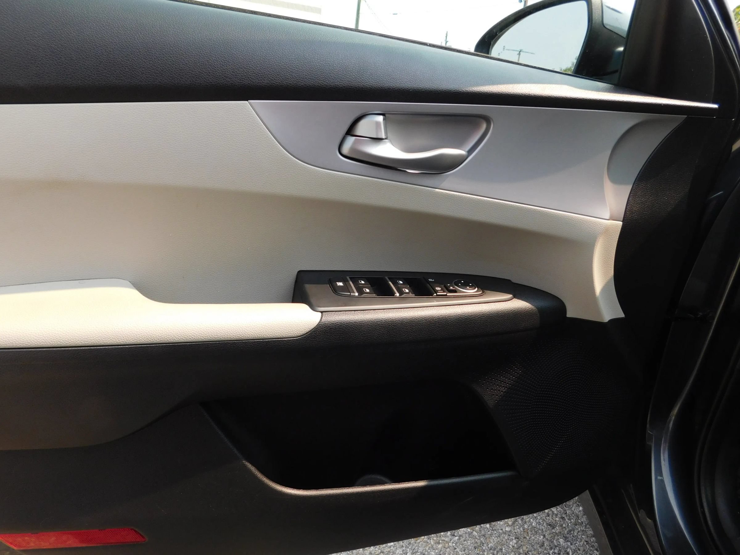 Used 2023 Kia Forte LXS w/ LXS Technology Package FWD image 14