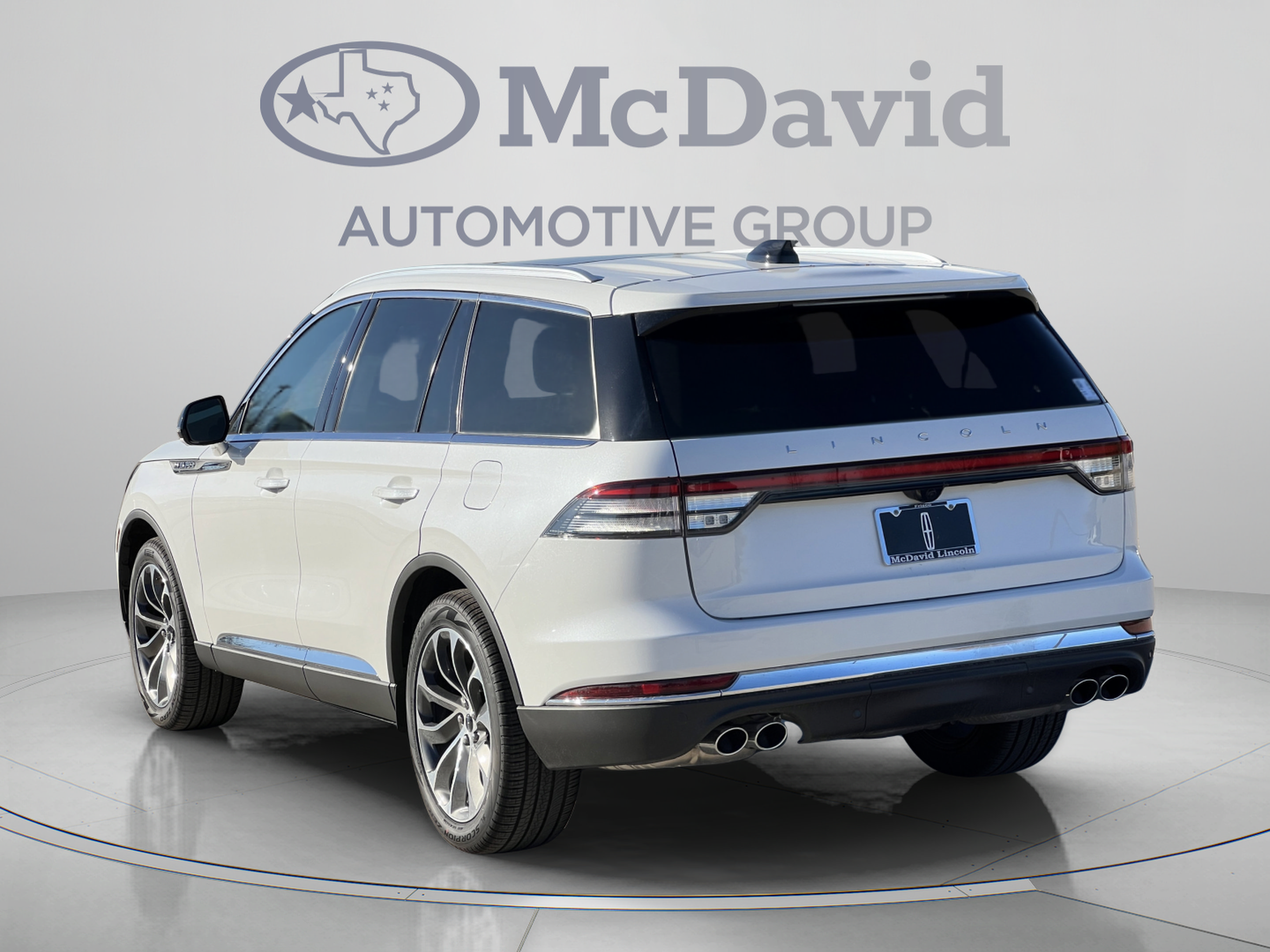 New 2026 Lincoln Aviator Reserve w/ Luxury Package RWD image 4