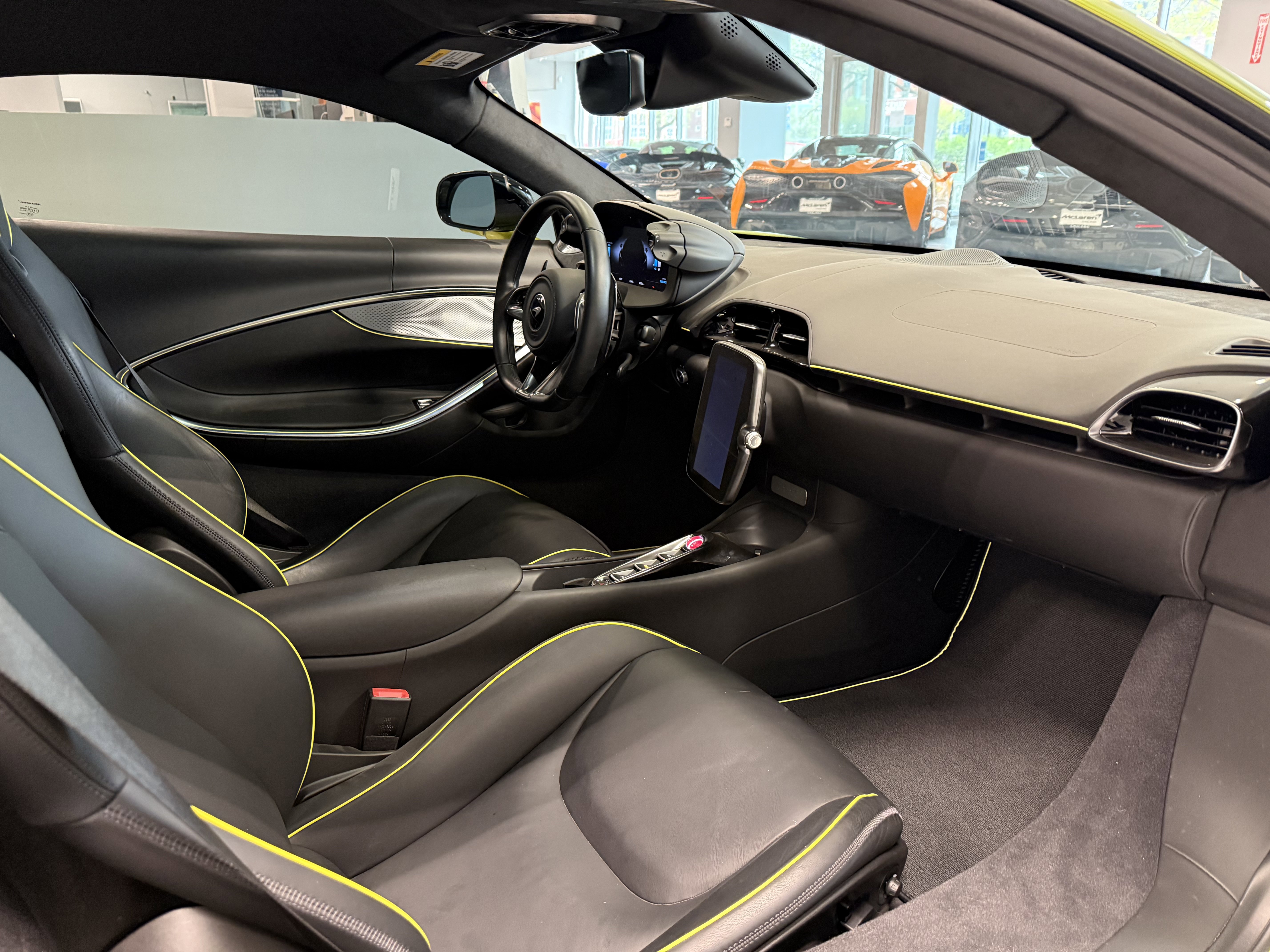 Used 2023 McLaren Artura RWD image 12