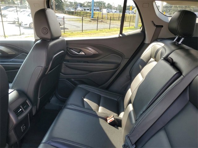 Used 2024 GMC Terrain SLT image 29