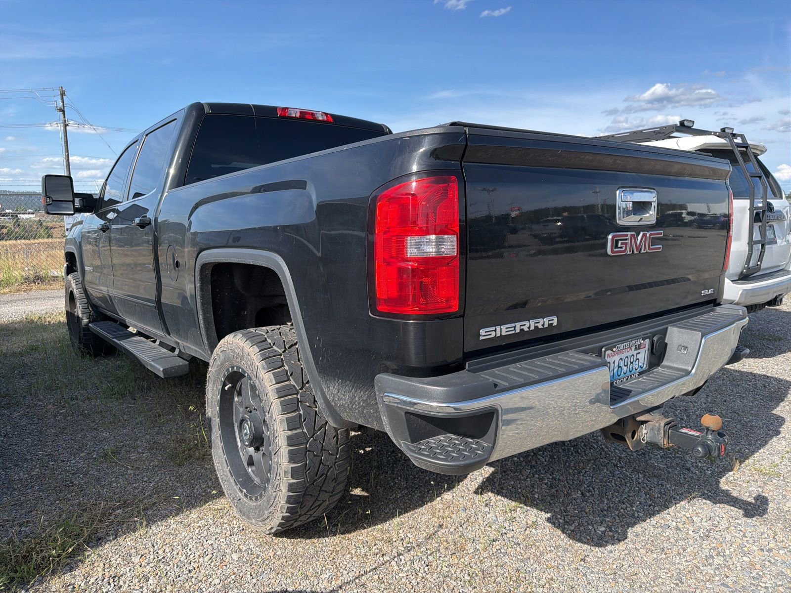 Used 2016 GMC Sierra 2500 SLE AWD/4WD image 2