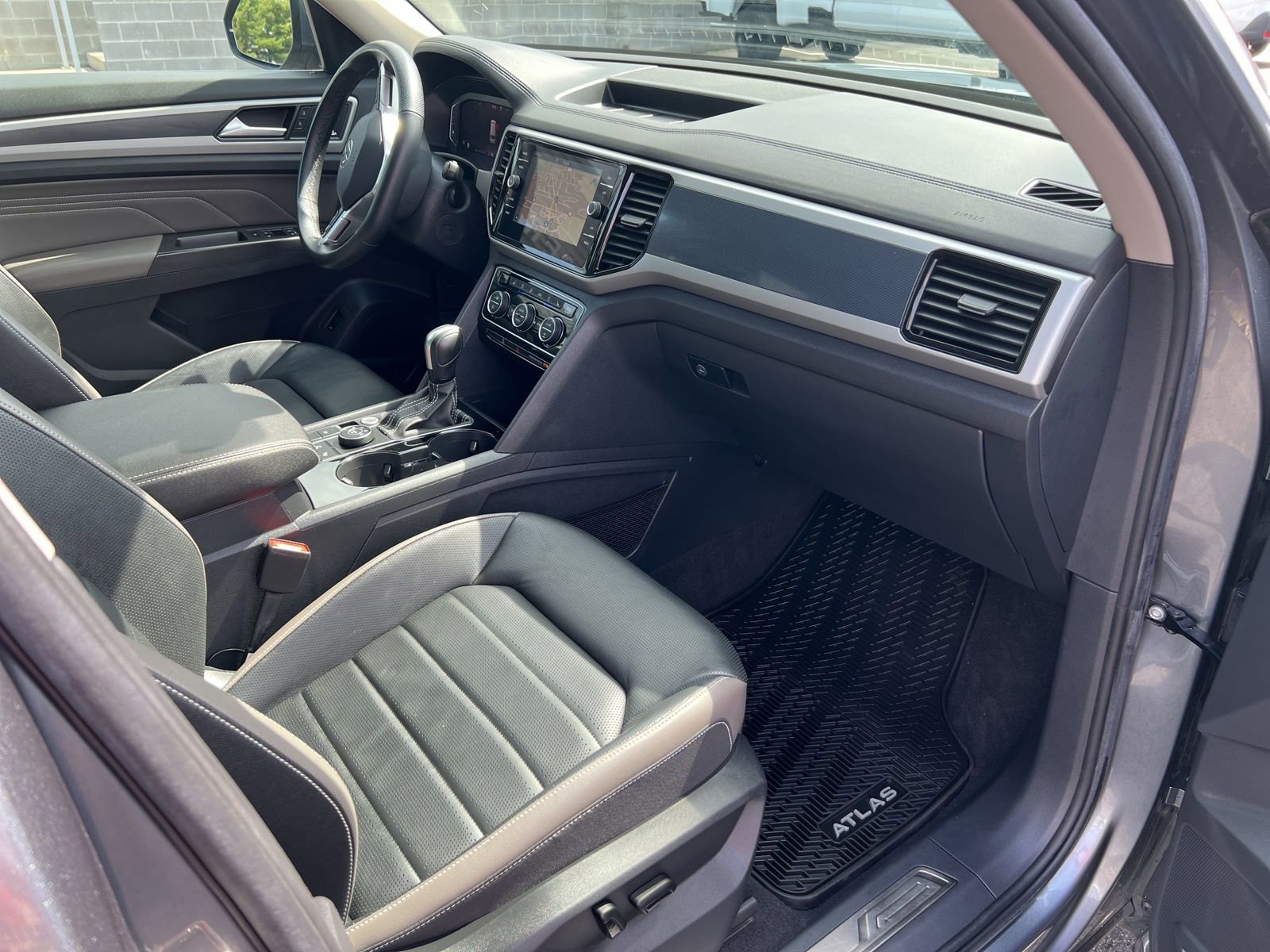 Used 2023 Volkswagen Atlas SEL Premium image 43
