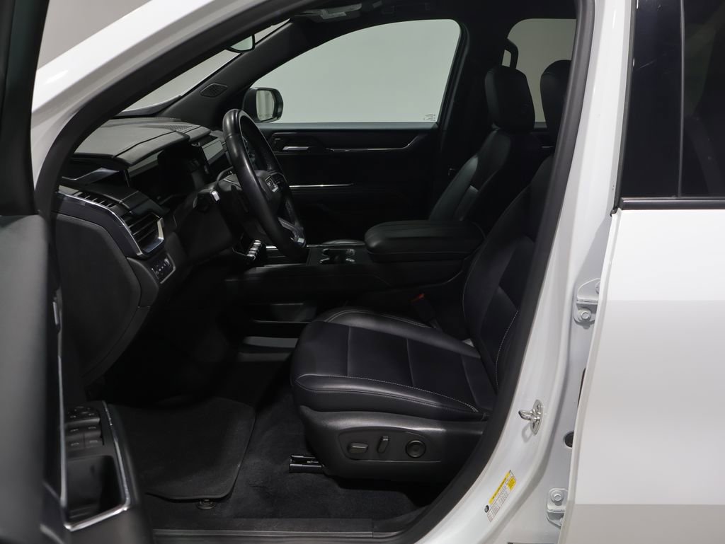 Used 2024 GMC Acadia Elevation AWD/4WD image 9