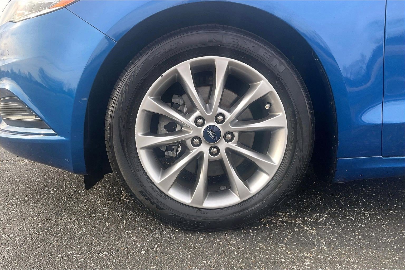 Used 2017 Ford Fusion SE w/ Fusion SE Technology Package image 9