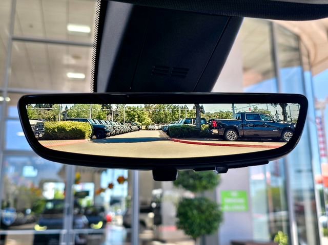 Used 2023 Chevrolet Traverse LT w/ LT Premium Package image 17