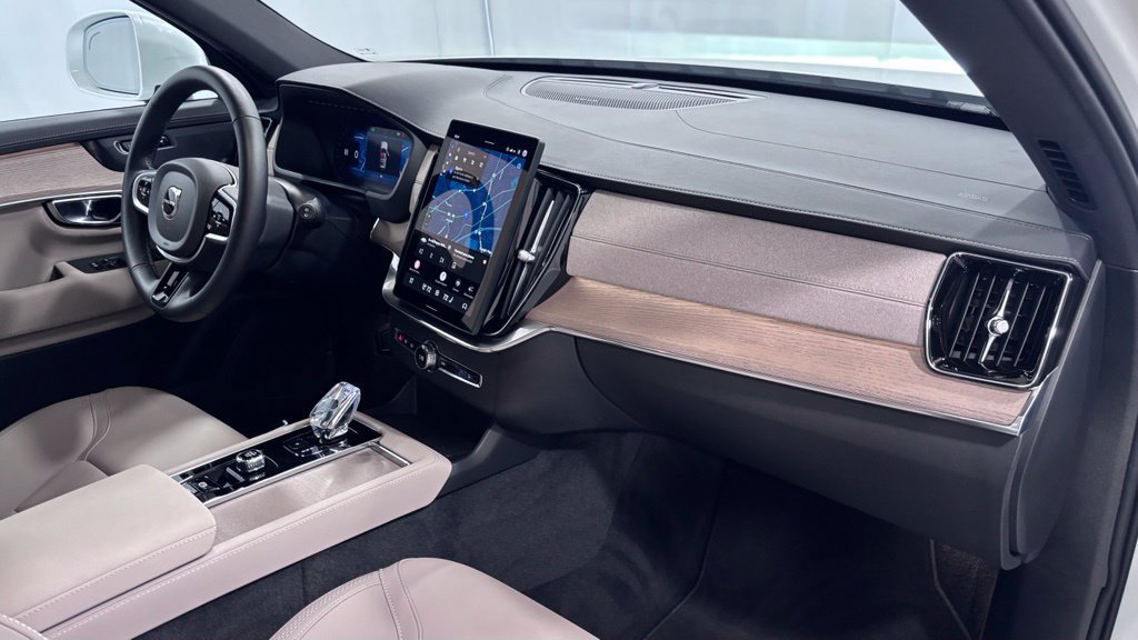 Certified 2026 Volvo XC90 B6 Plus AWD/4WD image 17