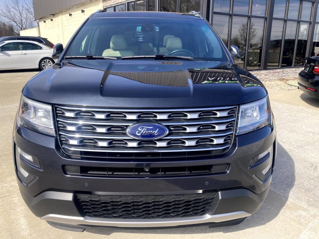 Used 2017 Ford Explorer Limited w/ Equipment Group 301A FWD image 5