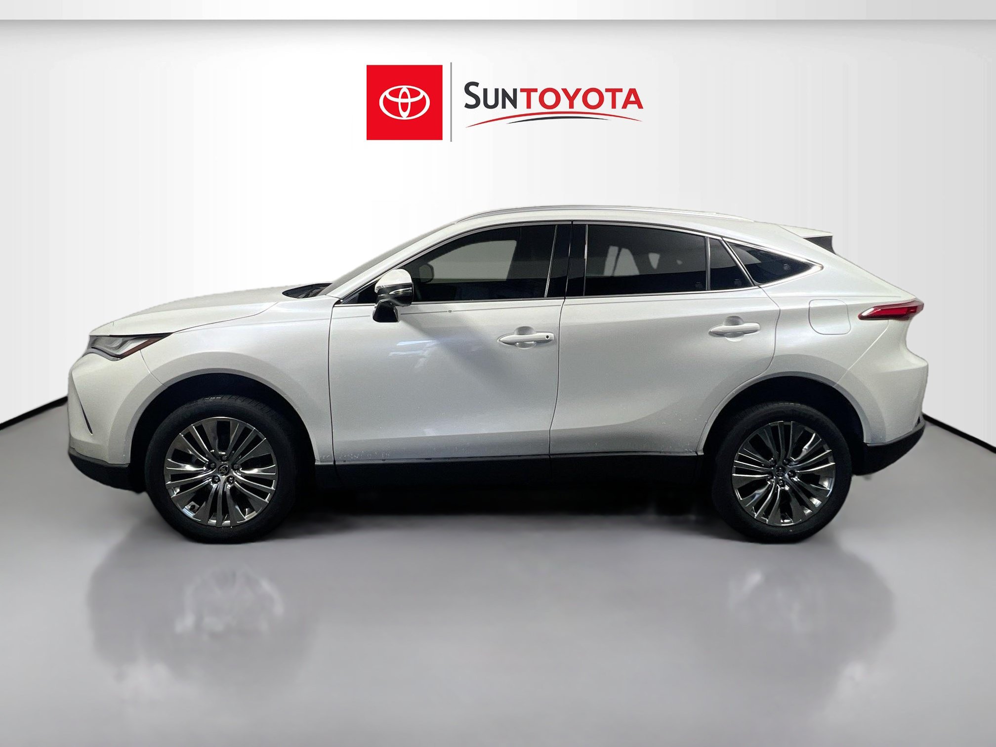 Used 2022 Toyota Venza Limited AWD/4WD image 7
