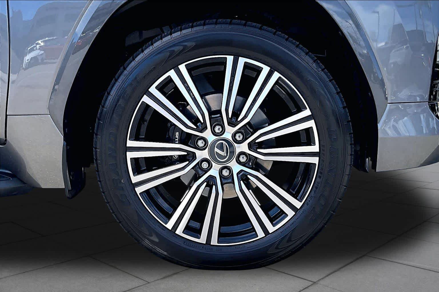 Used 2024 Lexus LX 600 4WD w/ Appearance Package image 10