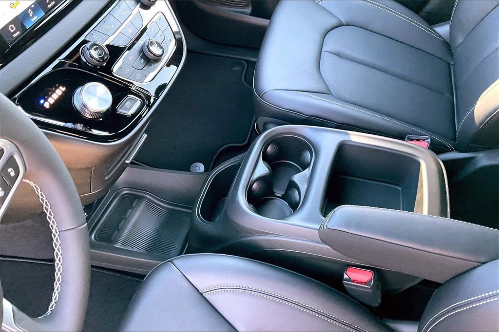 New 2026 Chrysler Voyager LX image 8