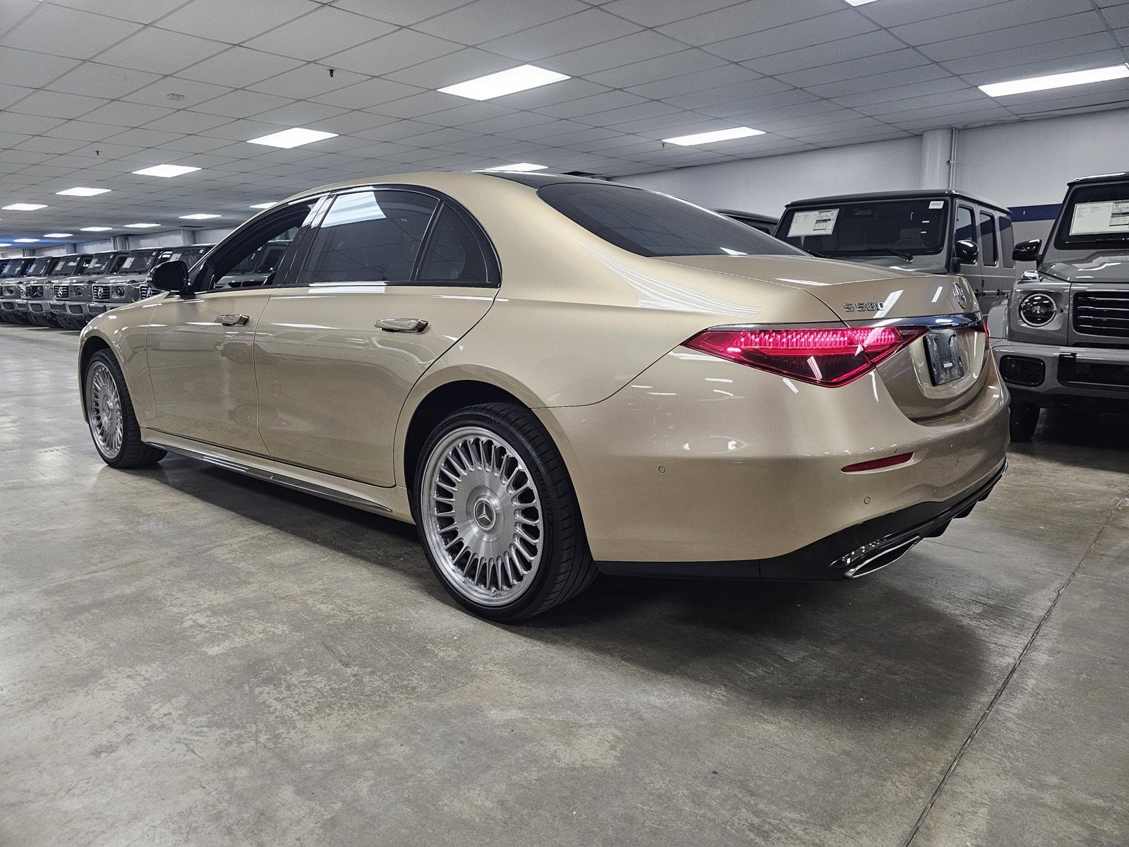 Used 2023 Mercedes-Benz S 580 4MATIC Sedan image 3