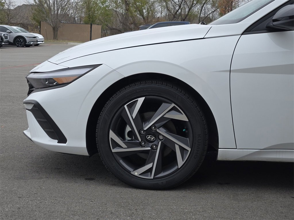 Used 2025 Hyundai Elantra Sport image 5