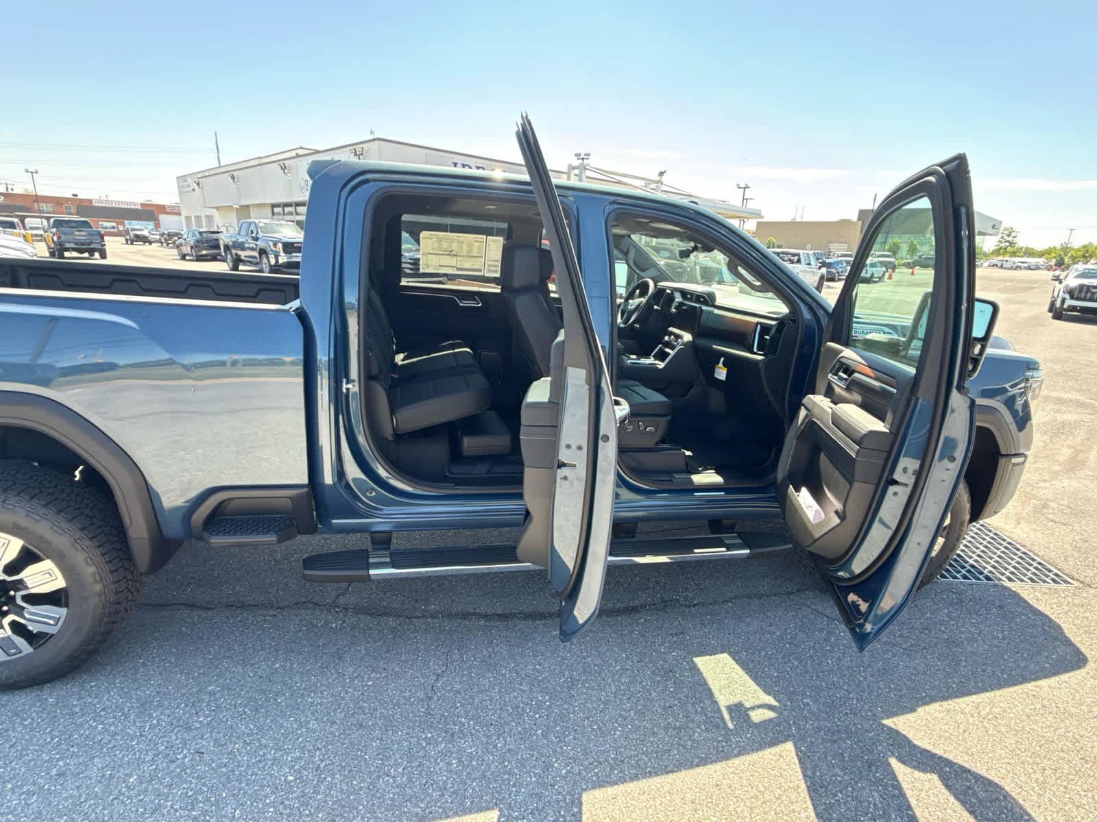 New 2026 GMC Sierra 3500 Denali w/ Denali Reserve Package AWD/4WD image 32