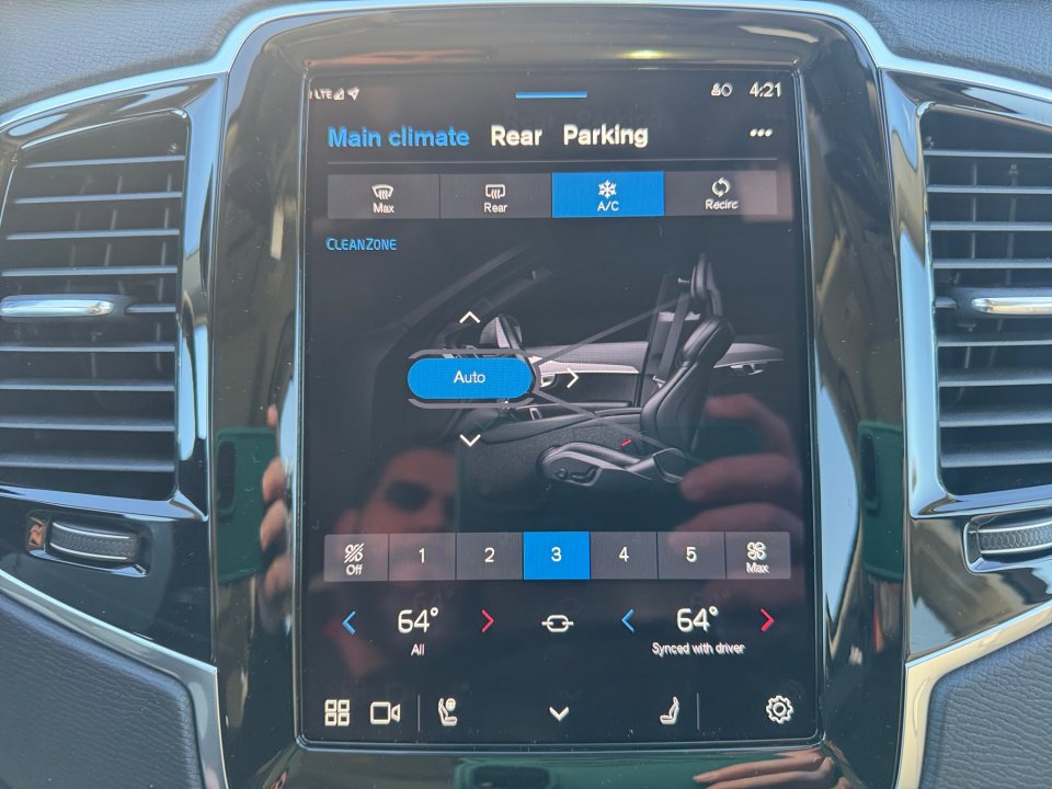 New 2025 Volvo XC90 T8 Plus w/ Protection Package Premier image 18
