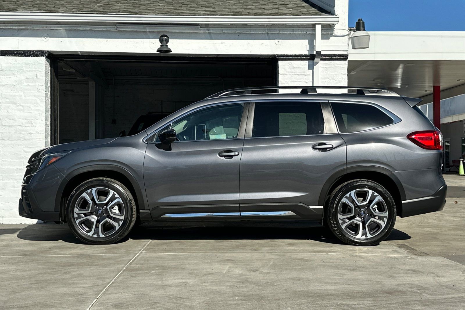 Used 2024 Subaru Ascent Limited w/ Technology Package image 7