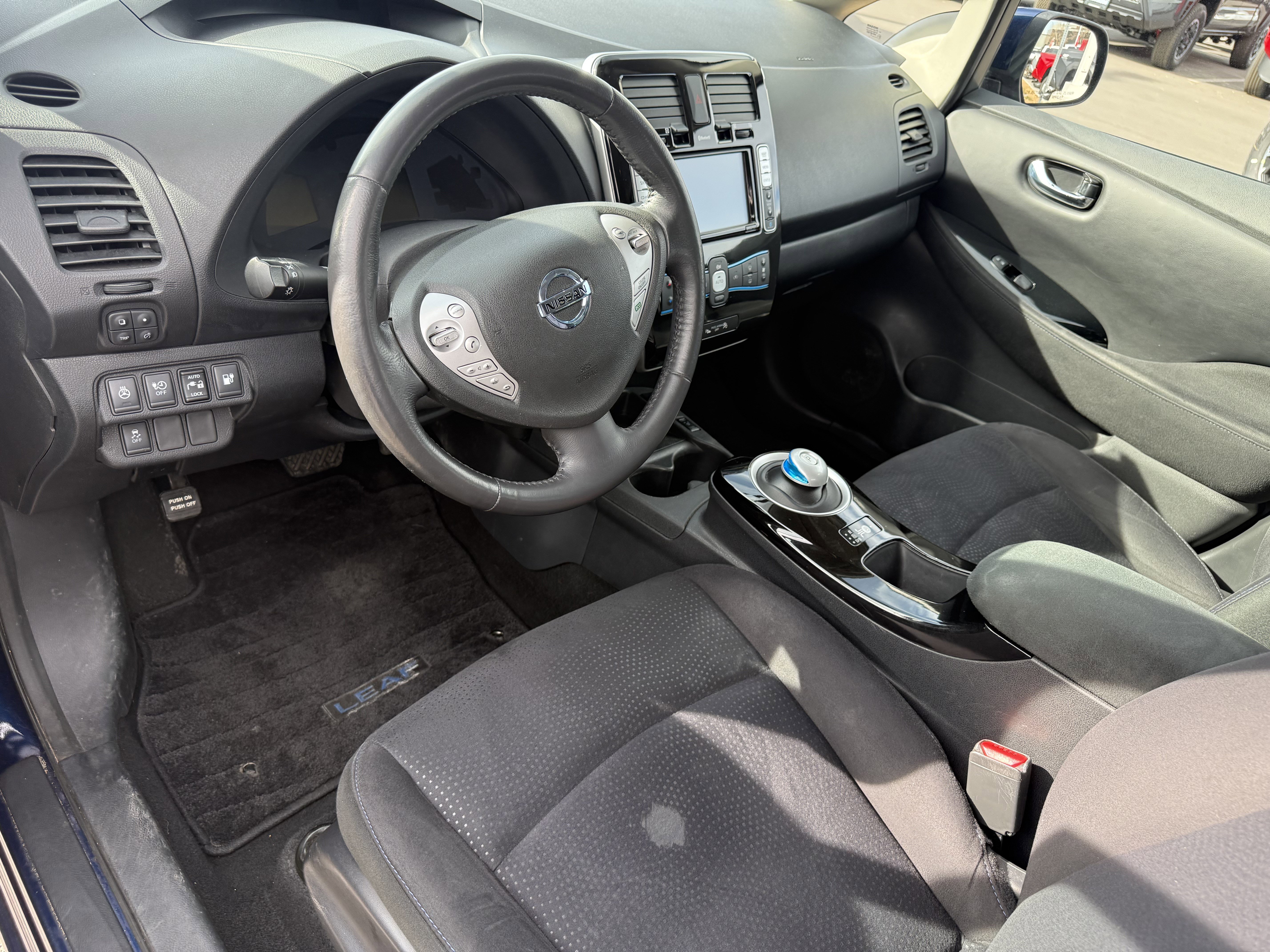 Used 2017 Nissan Leaf SV w/ Protection Package image 11